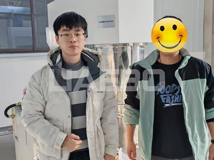 陜西某科技有限公司 ，60L雙行星攪拌機(jī)調(diào)試成功