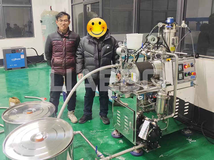 山東某有限公司5L棒銷(xiāo)式納米砂磨機(jī)調(diào)試成功