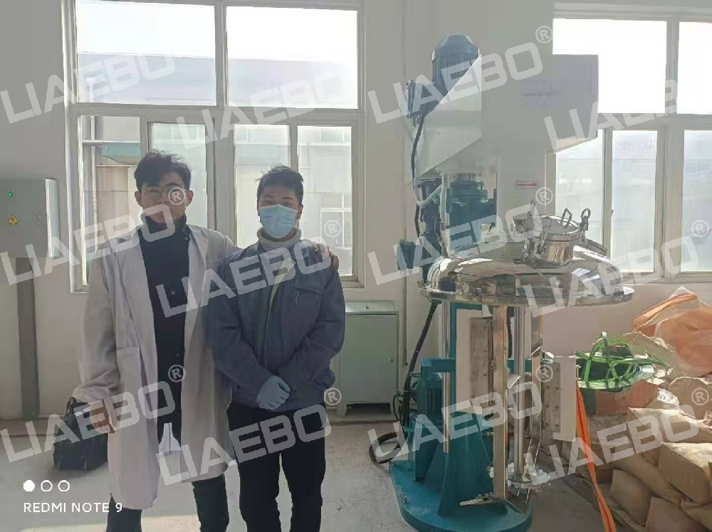 江蘇300L同心雙軸攪拌機(jī)調(diào)試成功